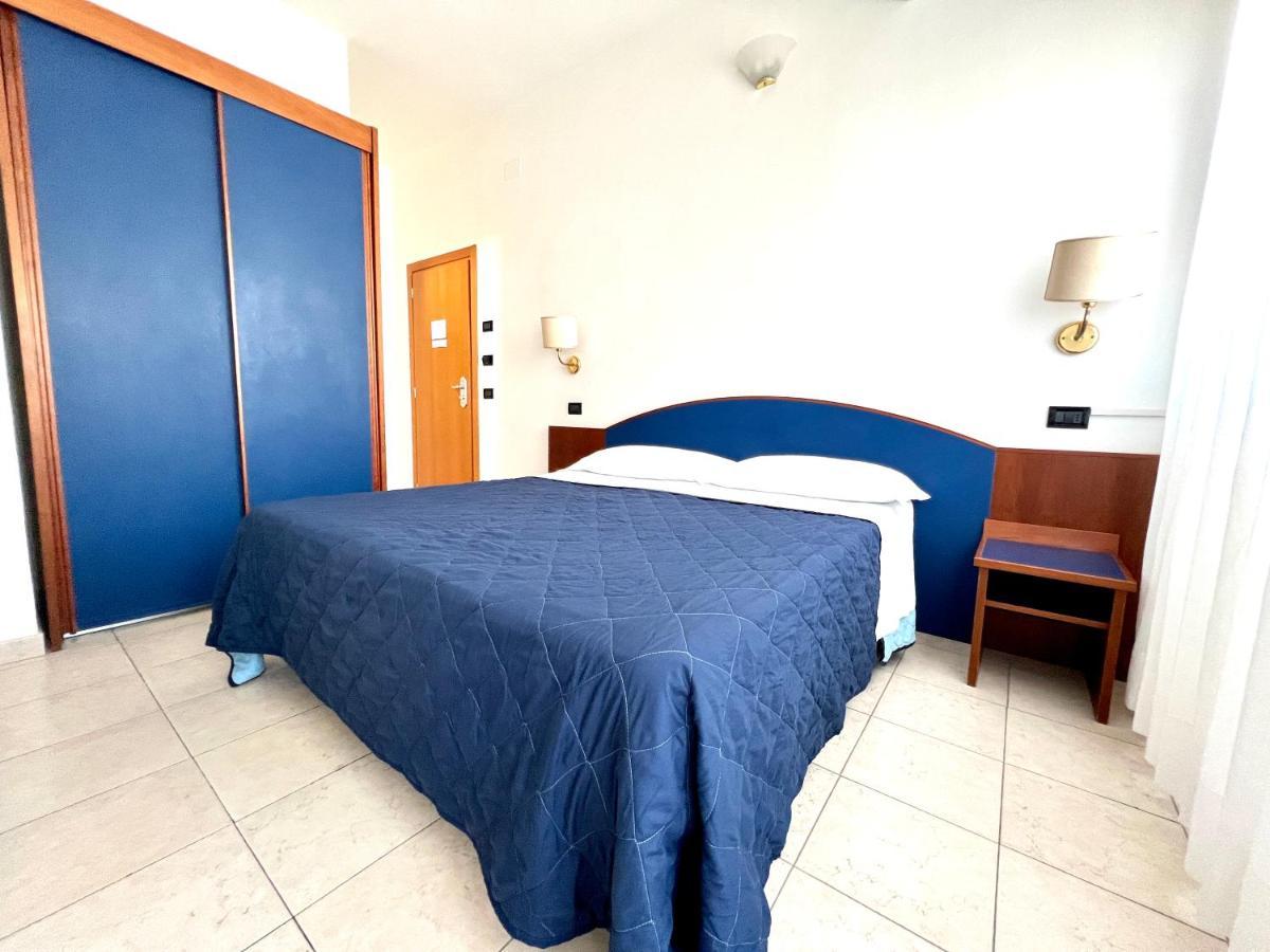 Hotel B&B Montecarlo Milano Marittima Exterior photo